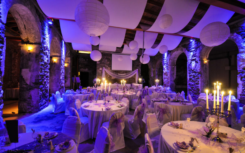 Eventlocation in Wuppertal, romantisch dekorierter Raum oder großer Saal für eine Hochzeit