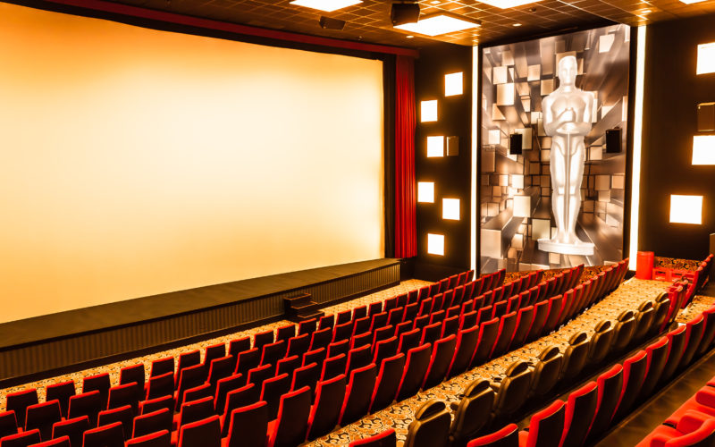 Kino in Neu-Ulm zum Mieten für Events, roter, eleganter Kino Saal
