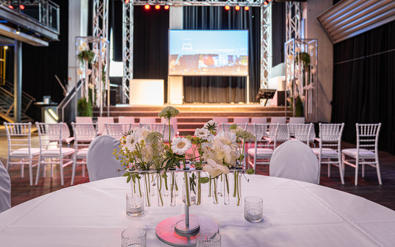 Eventlocation in Herten, elegant gedeckte Tische, Hochzeit, Familienfeier, Firmenevent
