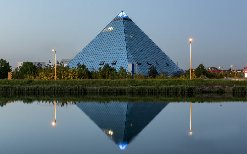Hotel in Pyramidenform