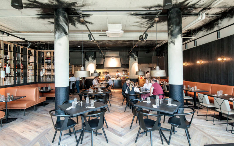 Eventlocations für bis zu 100 Personen in Frankfurt - Beef Grill und Bar in tropischem Stil