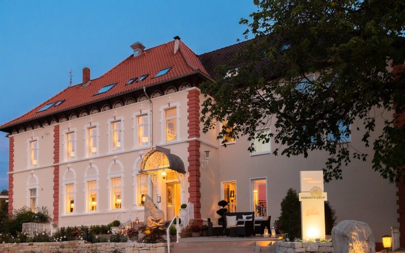 Eventlocations für bis zu 50 Personen in Hannover - Außenansicht Parkhotel mit Beleuchtung