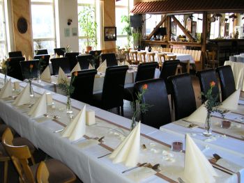 Firmenfeier in Erfurt, Weihnachtsfeier Location, gedeckter Tisch
