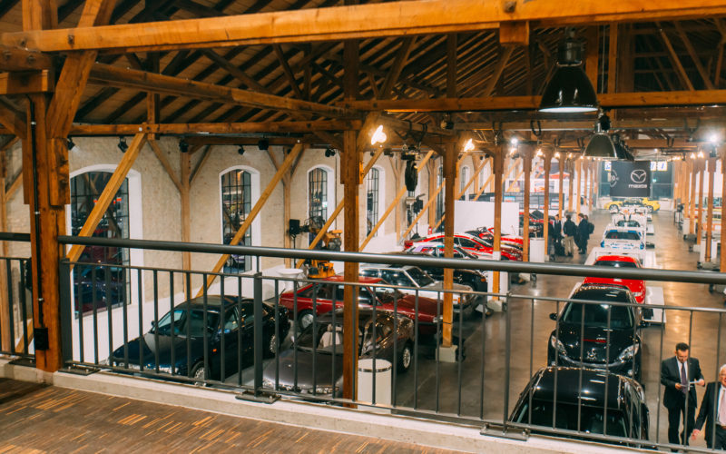Location mit vielen Autos; Tagungsraum und Konferenzraum in Augsburg