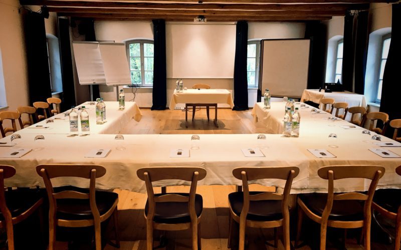 Tagungsraum mit Tischen und Stühlen; Tagungsraum und Konferenzraum in Bayreuth