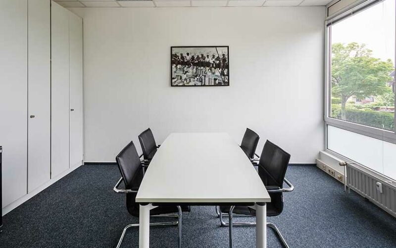 Meetingraum mit Tisch und Stühlen; Tagungsraum und Konferenzraum in Bottrop