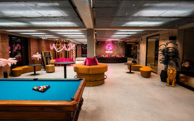 Roooar Room